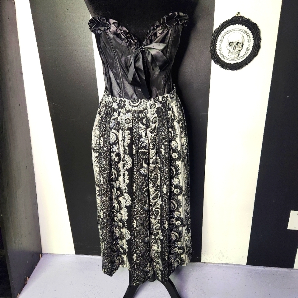 Vintage port Black and White A-Line Skirt